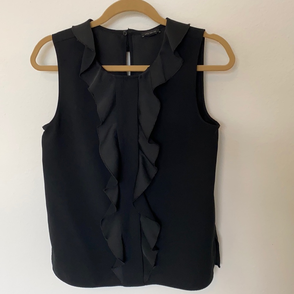 Sleeveless Ruffe Blouse